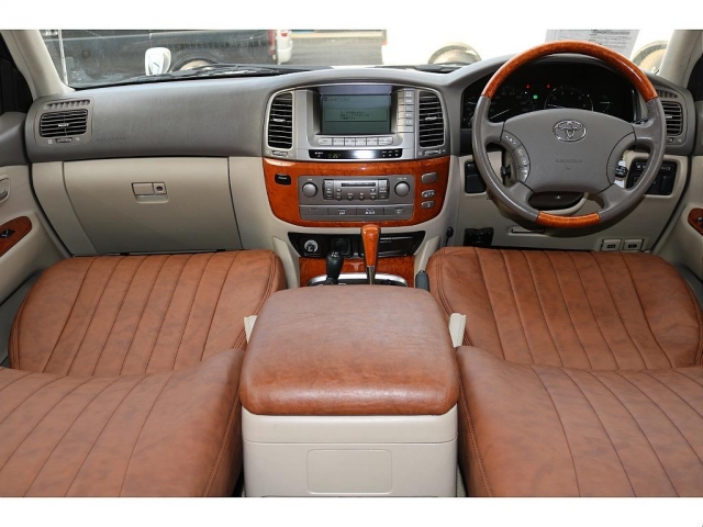 2002 Toyota Land Cruiser Cygnus – thumbnail 2