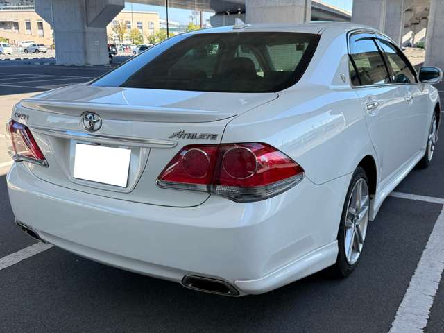 2010 Toyota Crown Athlete – thumbnail 4