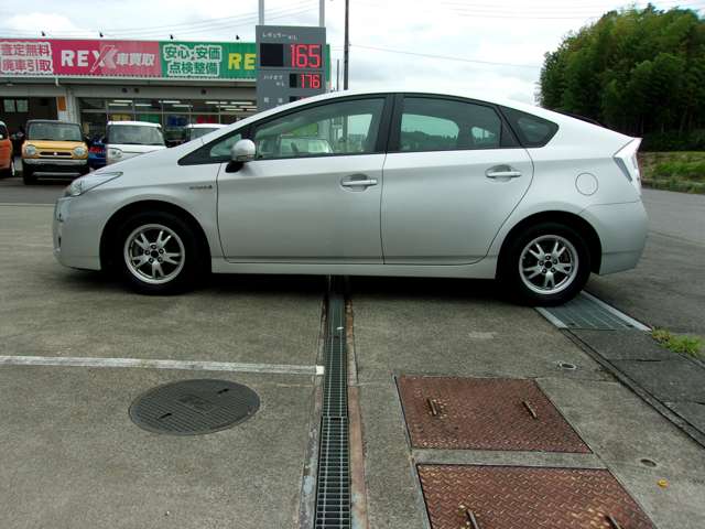 2009 Toyota Prius – thumbnail 2