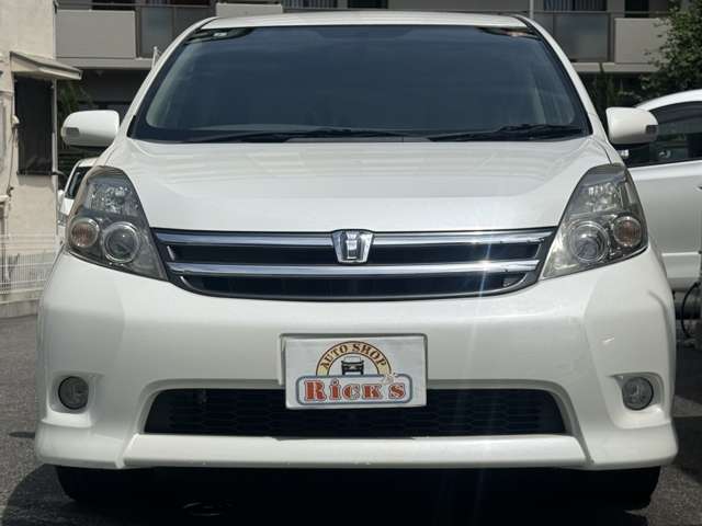 2009 Toyota Isis – thumbnail 4