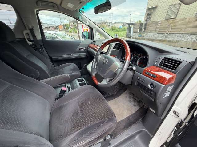 2010 Toyota Vellfire – thumbnail 4
