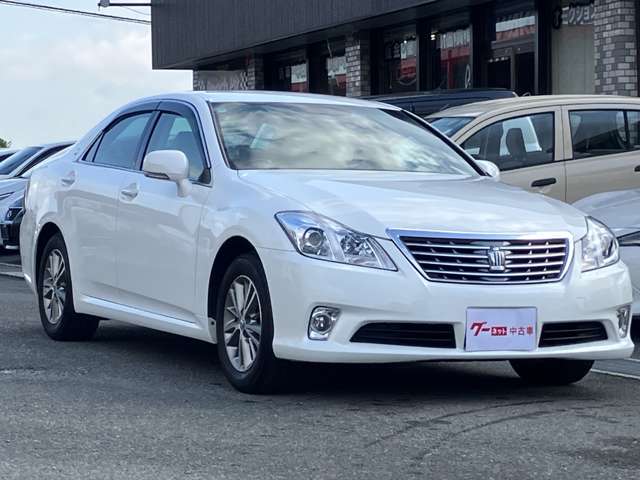 2010 Toyota Crown Royal – thumbnail 4
