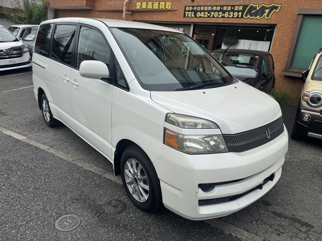 2005 Toyota Voxy