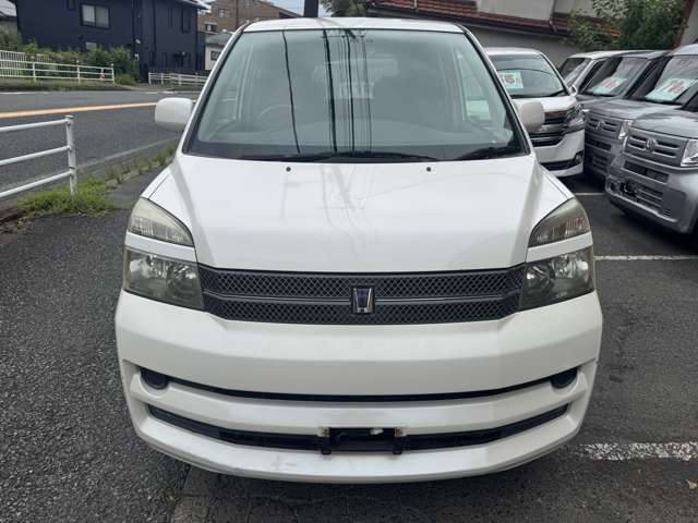 2005 Toyota Voxy – thumbnail 2
