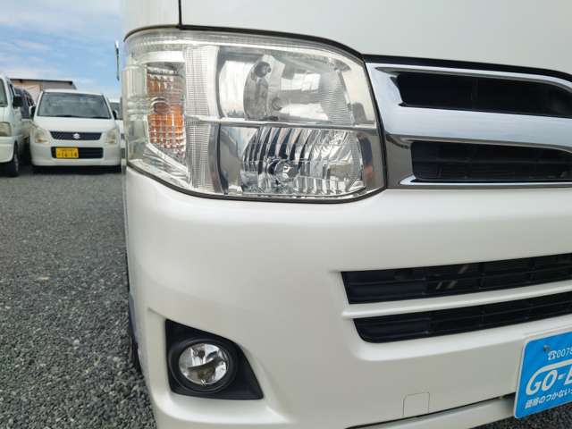 2010 Toyota Hiace – thumbnail 3