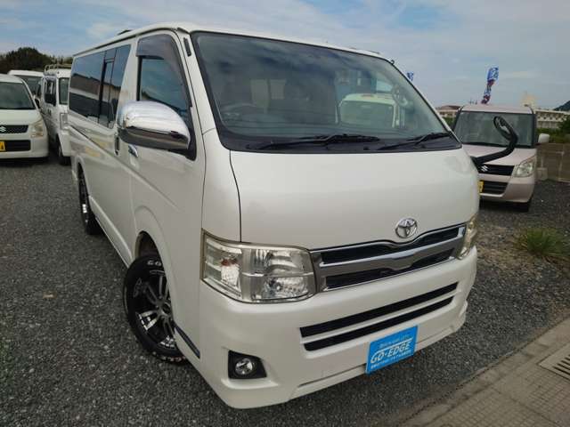 2010 Toyota Hiace – thumbnail 4