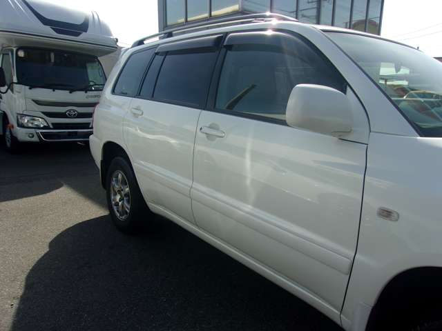 2005 Toyota Kluger – thumbnail 4