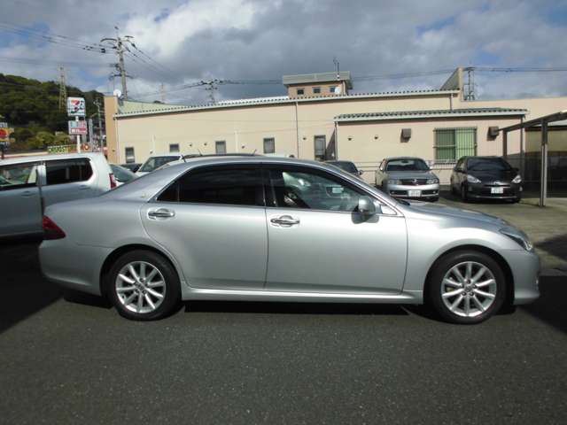 2009 Toyota Crown Royal – thumbnail 4