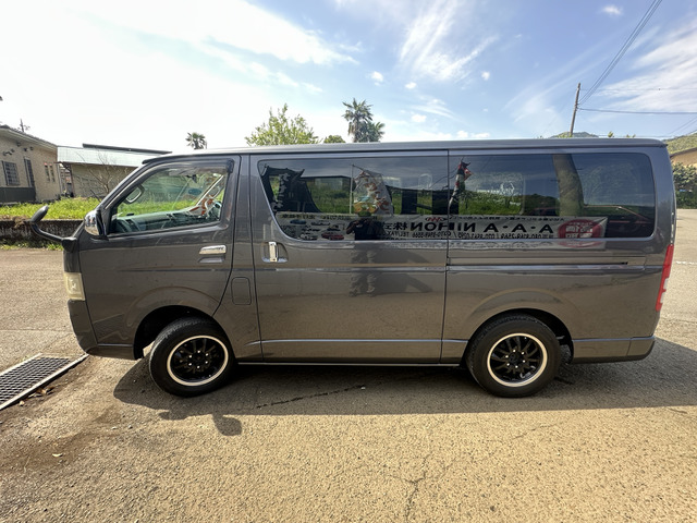 2008 Toyota Hiace – thumbnail 4