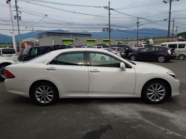 2009 Toyota Crown Royal – thumbnail 3