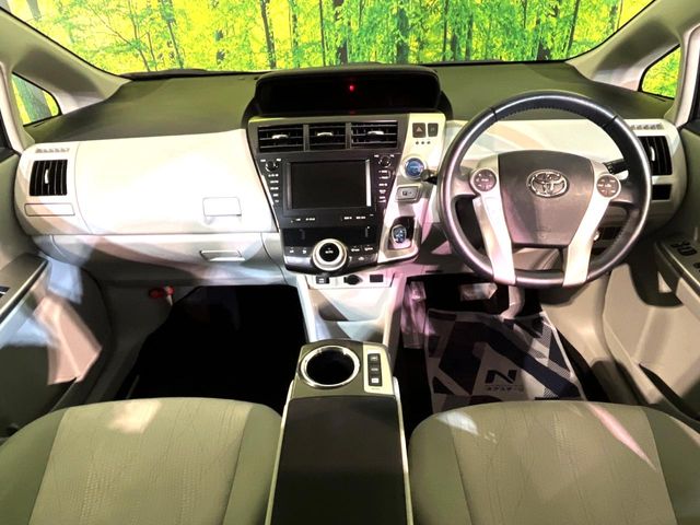 2011 Toyota Prius Alpha – thumbnail 2