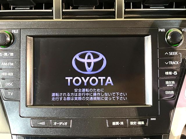 2011 Toyota Prius Alpha – thumbnail 3