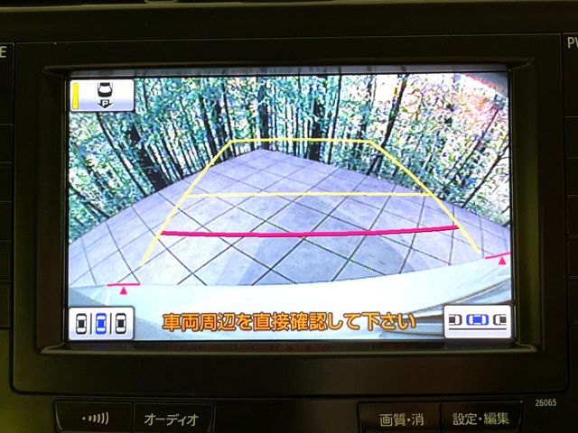 2011 Toyota Prius Alpha – thumbnail 4
