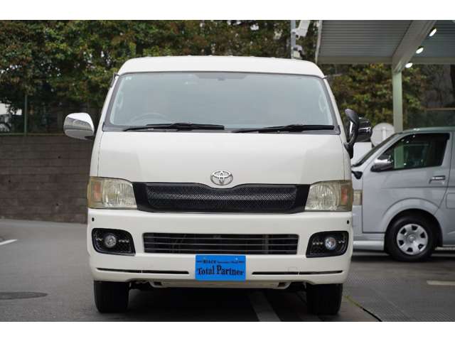 2009 Toyota Hiace – thumbnail 2