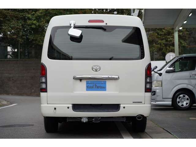 2009 Toyota Hiace – thumbnail 3