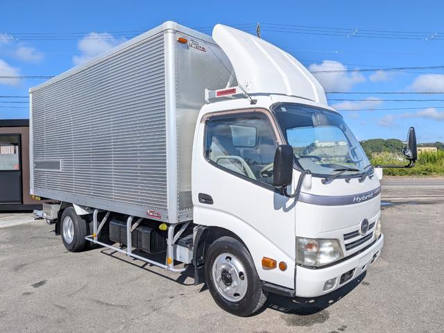 2010 Hino Dutro – thumbnail 2
