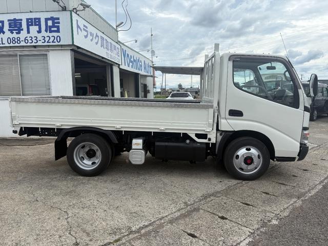 2005 Hino Dutro – thumbnail 4