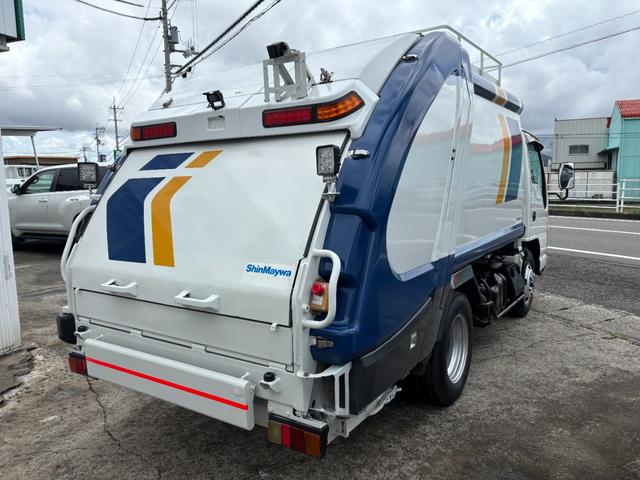 2008 Isuzu Elf – thumbnail 2