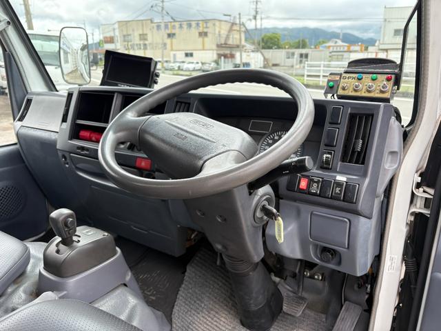 2008 Isuzu Elf – thumbnail 4
