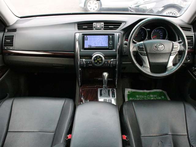 2011 Toyota Mark X – thumbnail 4