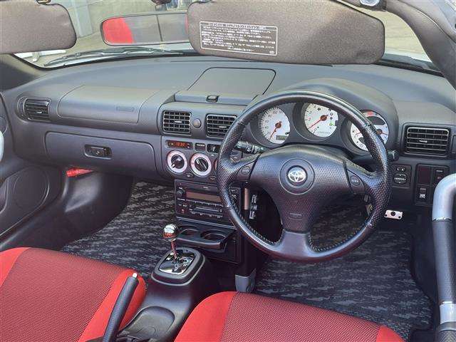 2002 Toyota MR-S – thumbnail 4