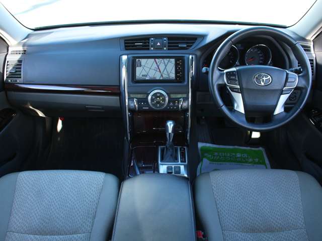 2010 Toyota Mark X – thumbnail 4