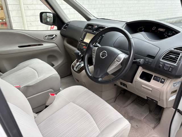 2011 Nissan Serena – thumbnail 3