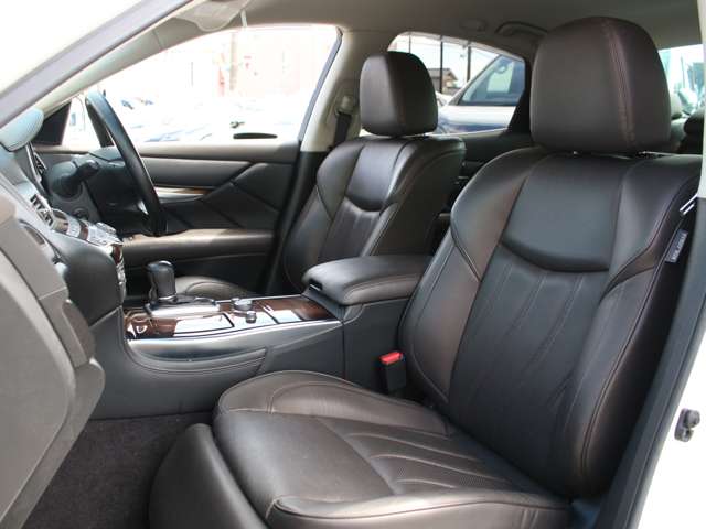 2011 Nissan Fuga Hybrid – thumbnail 4