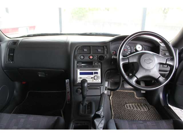 1997 Nissan Skyline Coupe – thumbnail 2