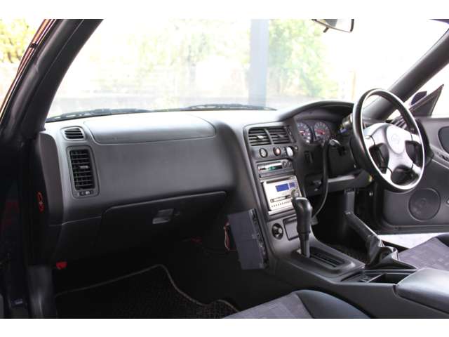 1997 Nissan Skyline Coupe – thumbnail 4