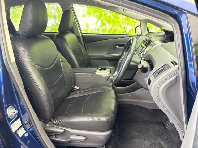 2011 Toyota Prius Alpha – thumbnail 2