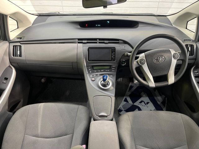2011 Toyota Prius – thumbnail 2