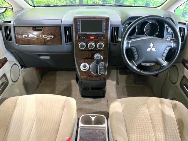 2009 Mitsubishi Delica D:5 – thumbnail 2
