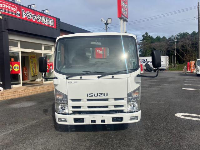 2011 Isuzu Elf – thumbnail 2