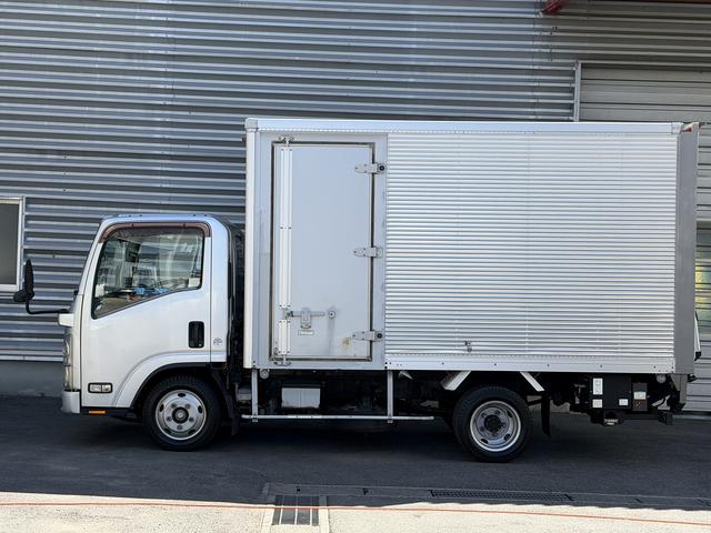 2011 Isuzu Elf – thumbnail 3