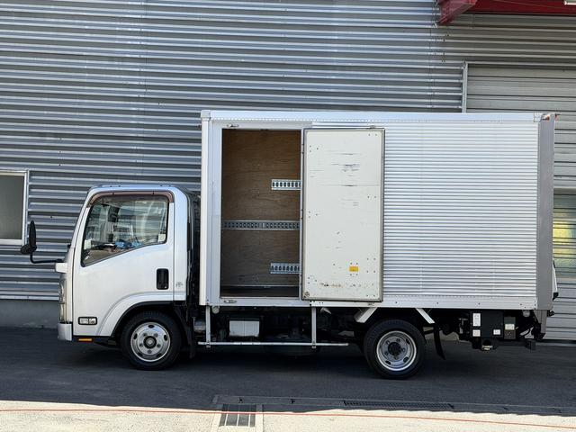 2011 Isuzu Elf – thumbnail 4