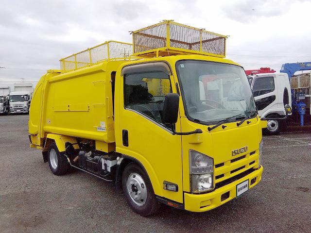 2010 Isuzu Elf – thumbnail 3