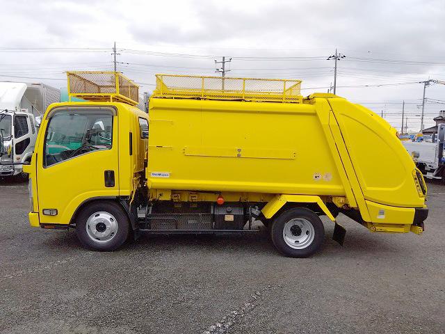 2010 Isuzu Elf – thumbnail 4