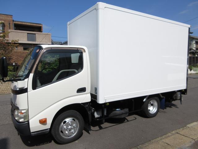 2010 Hino Dutro – thumbnail 2
