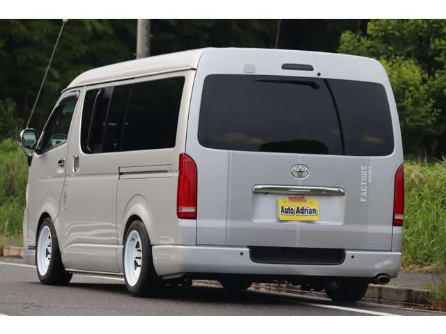 2011 Toyota Regius Ace – thumbnail 2