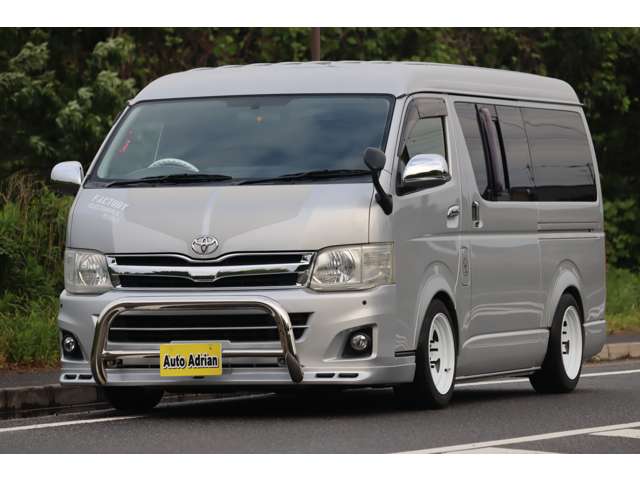 2011 Toyota Regius Ace – thumbnail 3