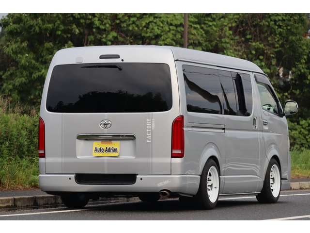 2011 Toyota Regius Ace – thumbnail 4