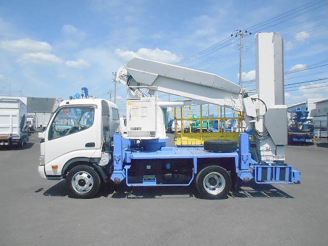 2011 Hino Dutro – thumbnail 4