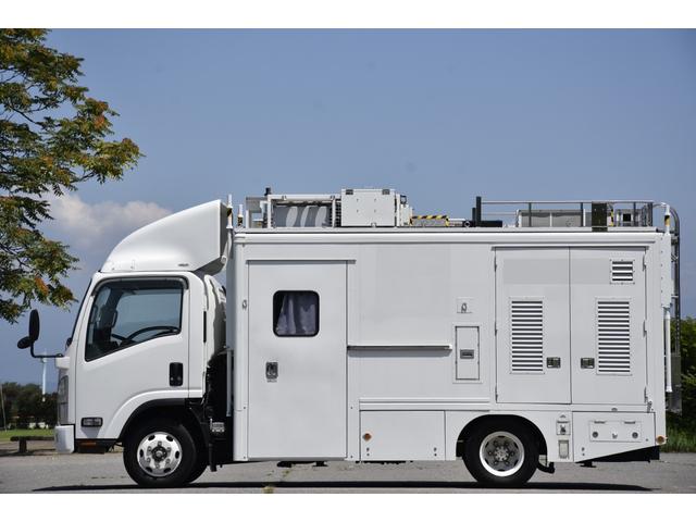 2009 Isuzu Elf – thumbnail 3