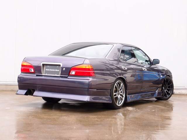 2000 Nissan Laurel – thumbnail 2
