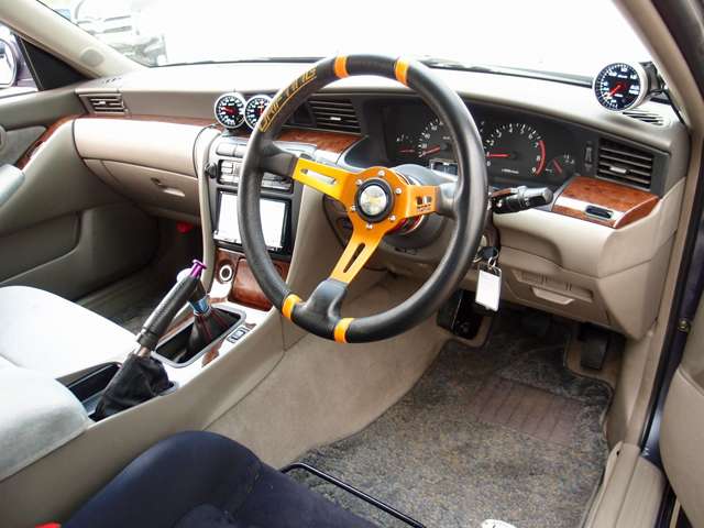 2000 Nissan Laurel – thumbnail 3