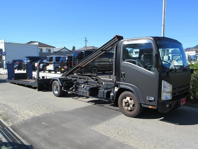 2011 Isuzu Elf – thumbnail 2