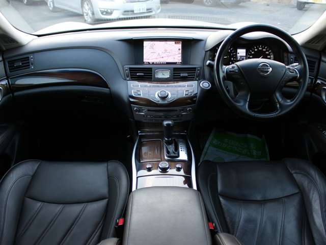 2011 Nissan Fuga Hybrid – thumbnail 4