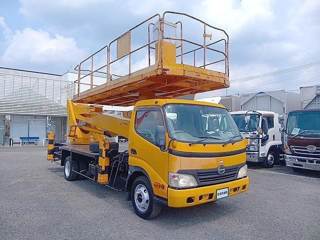 2010 Hino Dutro – thumbnail 2