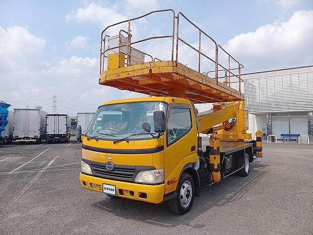 2010 Hino Dutro – thumbnail 3
